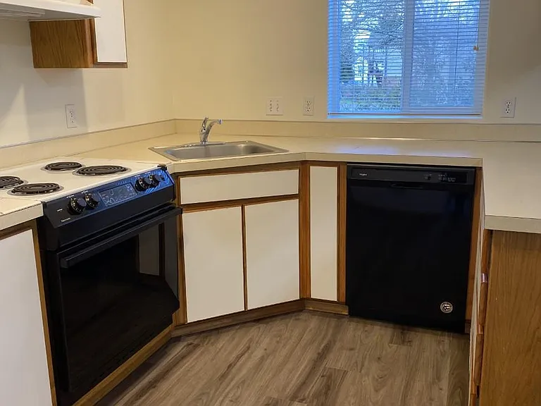 609 SE Paropa Pl — Photo 3