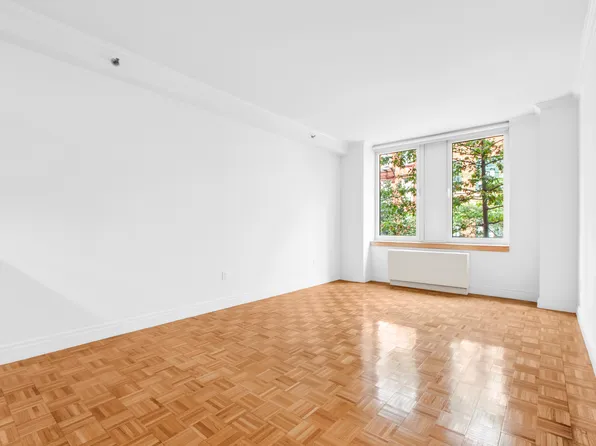 404 E 76th St, New York, NY