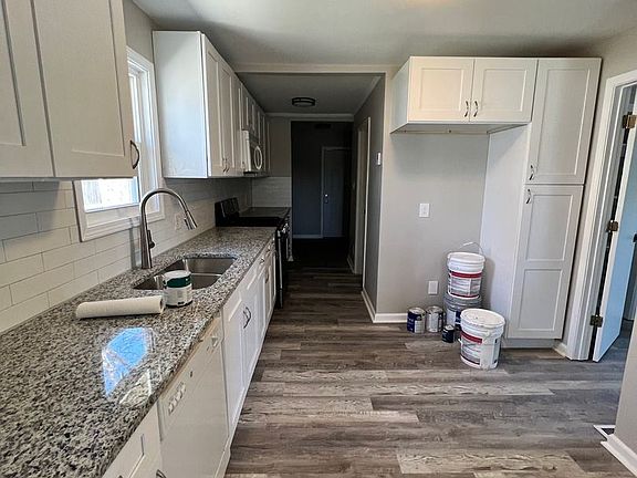 4th image of 2727 S 37th St