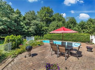 39 Lavery Ln, Milford, CT 06461