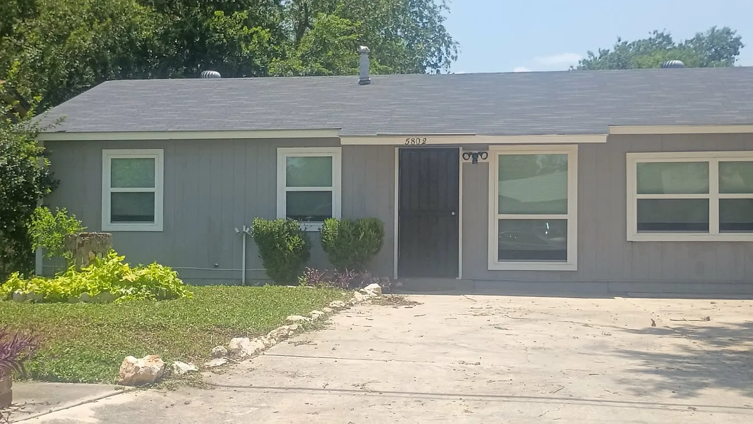 4 bed, 1.5 bath, 1384 sqft, $1,645 — Photo 1
