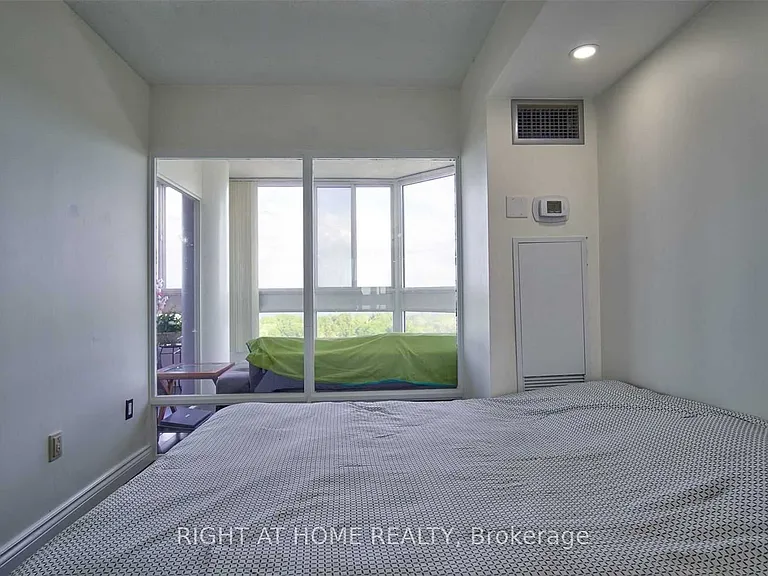 3233 Eglinton Ave E #1406 — Photo 23