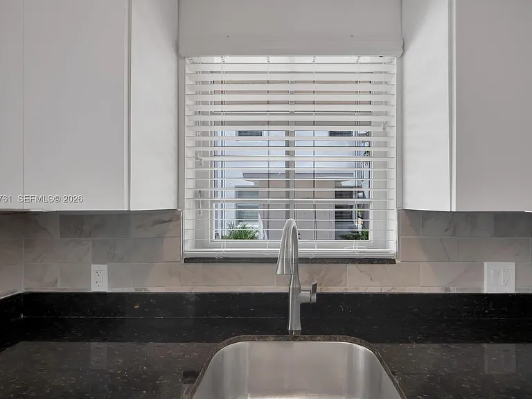 570 NE 68th St #8 — Photo 9