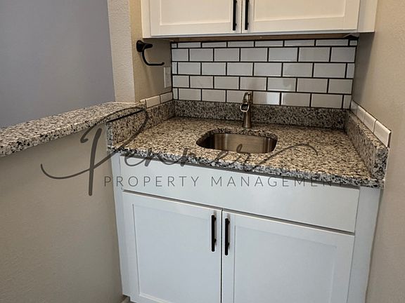 4th image of 105 SW 20th St APT C
