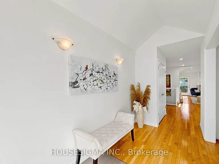 69 Holyrood Ave — Photo 20