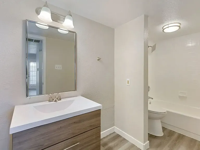Rayside Residences — Photo 11