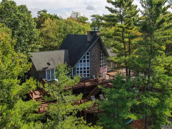15 Chippewa Point Rd E, Hammond, NY 13646