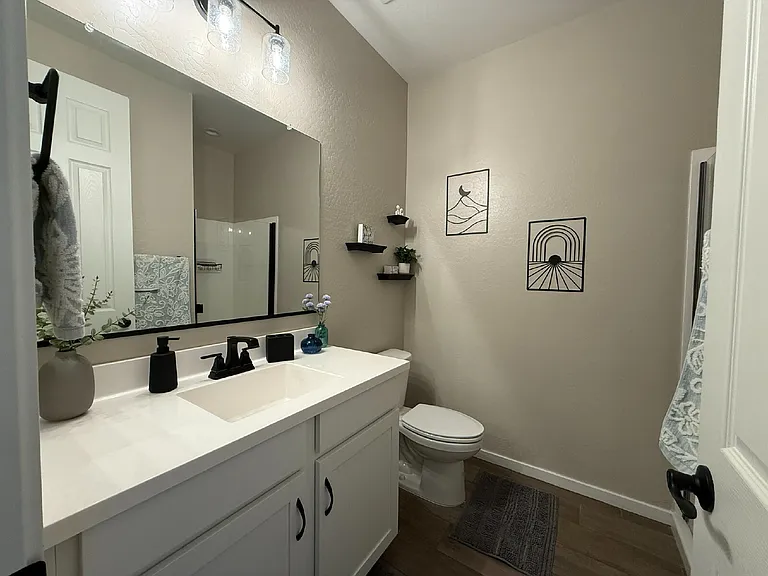 11037 W Hadley St — Photo 12