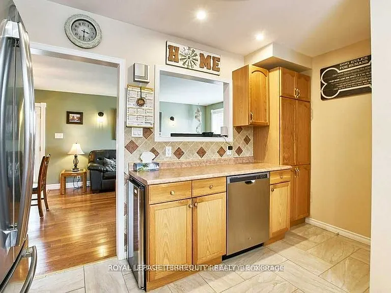 304 Palmerston Ave #MAIN — Photo 11