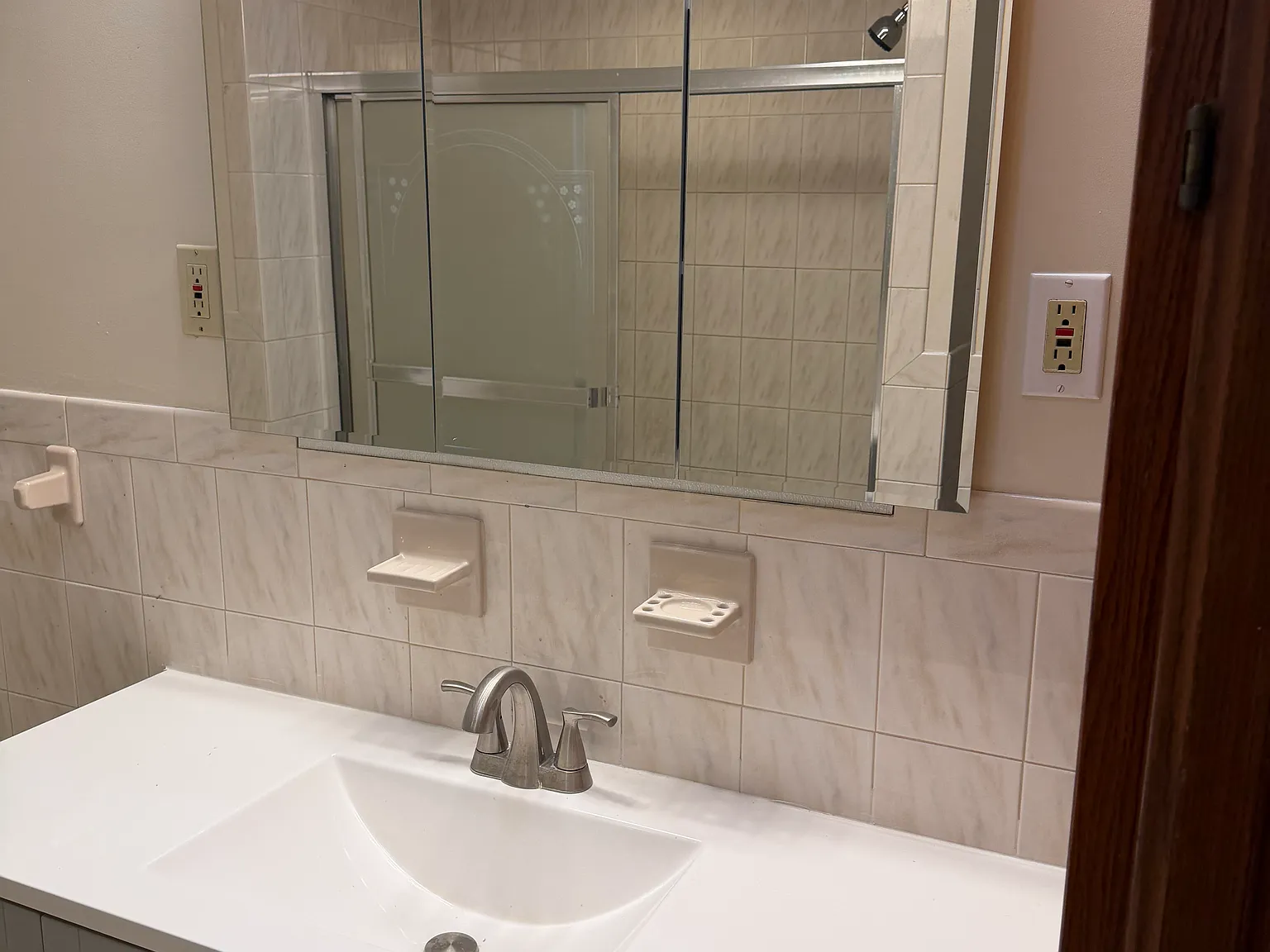 3 bed, 1.5 bath, 1100 sqft, $1,800 — Photo 1