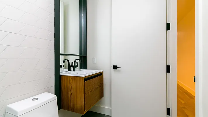 Rented by Nooklyn NYC LLC | media 32