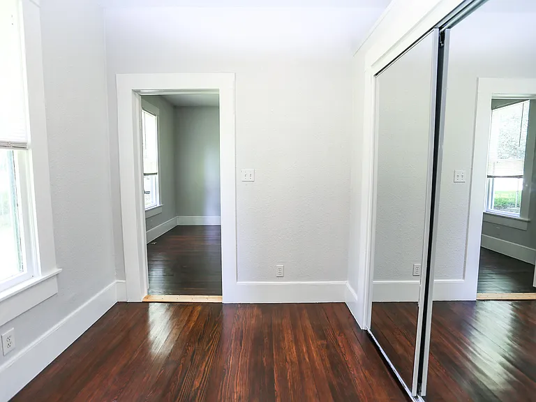 271 S Willow Ave — Photo 40