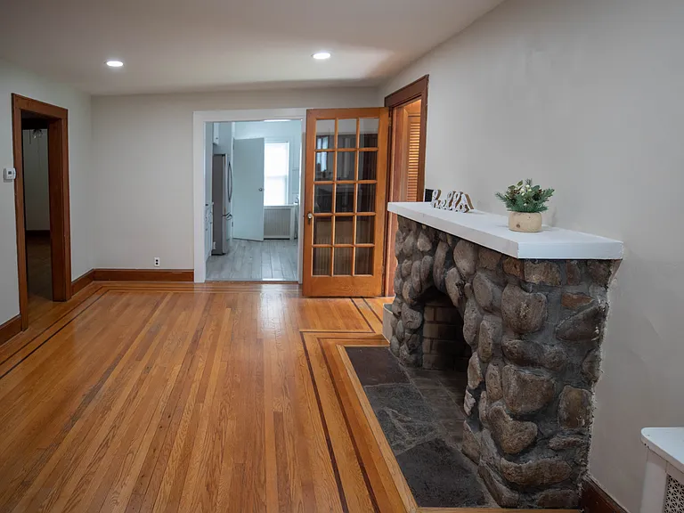 31 Spring Valley Ave — Photo 7