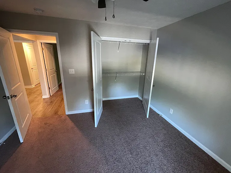 Six Mile Lane Apartments — Photo 7