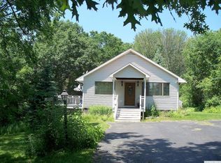 20 Housewife Ct, Athens, NY 12015