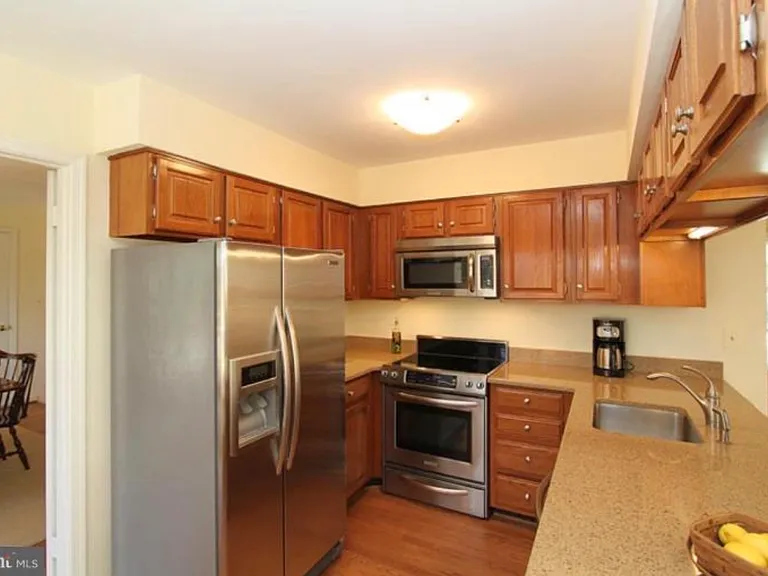 20400 Rainbowview Ter — Photo 1