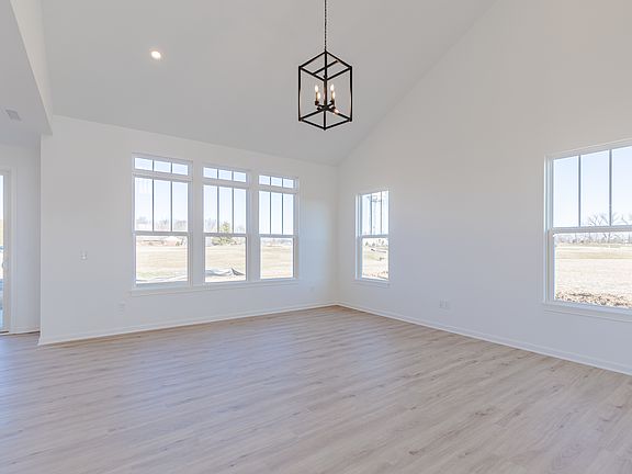 5th image of 536 Hidden Hills Dr