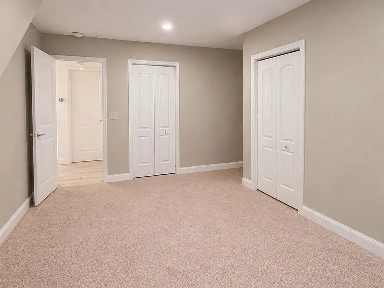 186 Christie Ave — Photo 4
