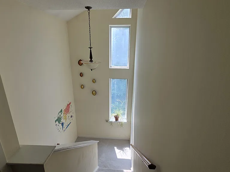 83 Florence Way — Photo 7