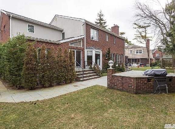 4th image of 35 Lawrence Ave