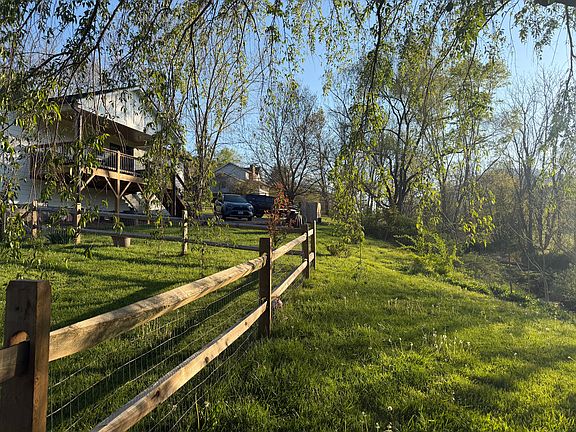 3rd image of 923 Newfound Rd