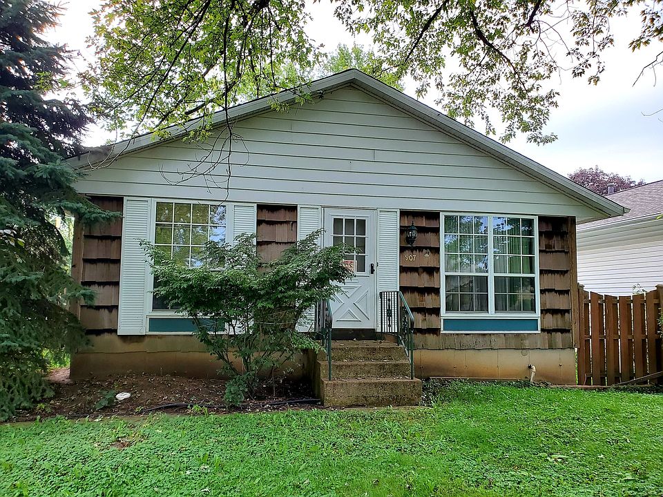 1st image of 907 Oakwood Dr