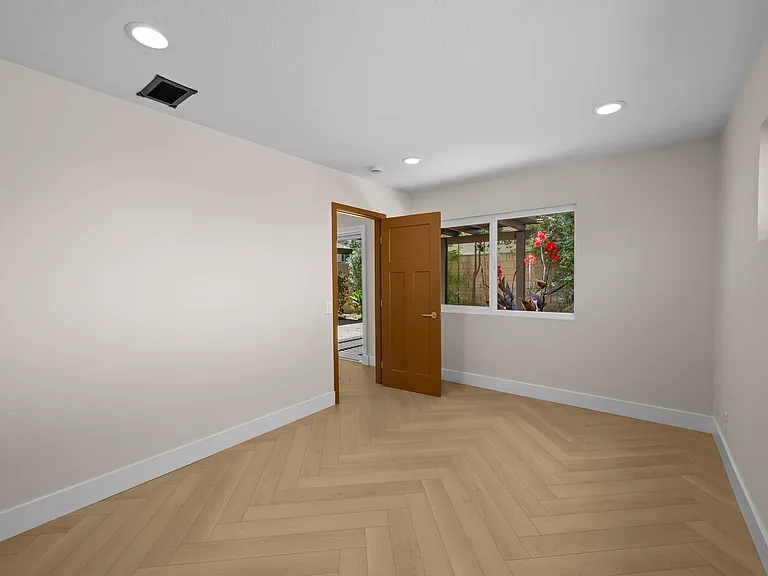 9433 Geranium Cir — Photo 30