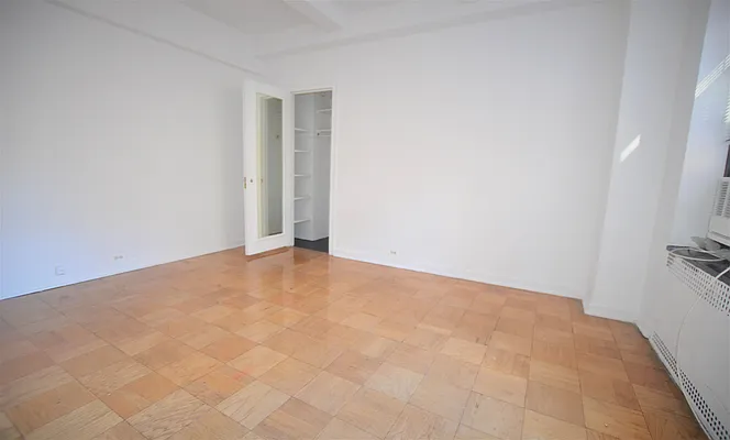 Rented by Manhattan Realty Group | media 11