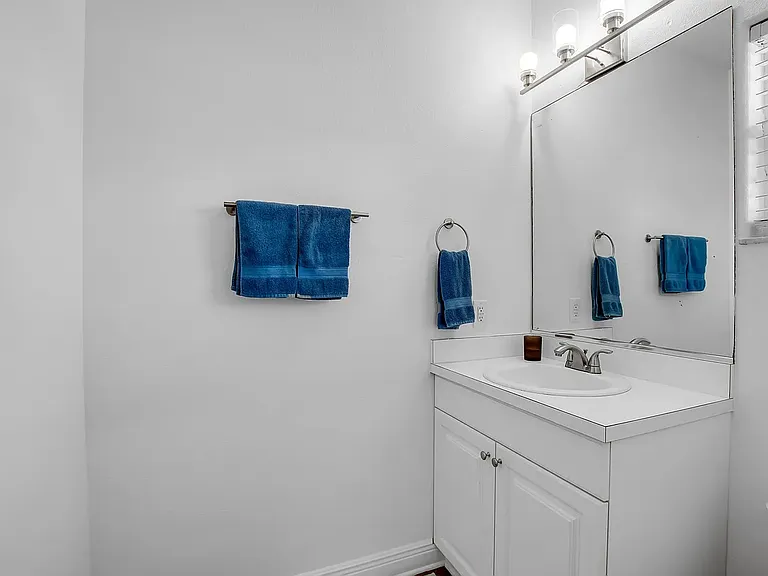 9203 Midnight Pass Rd — Photo 13