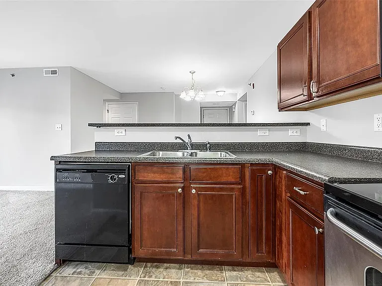 111 Saravalle Dr — Photo 5