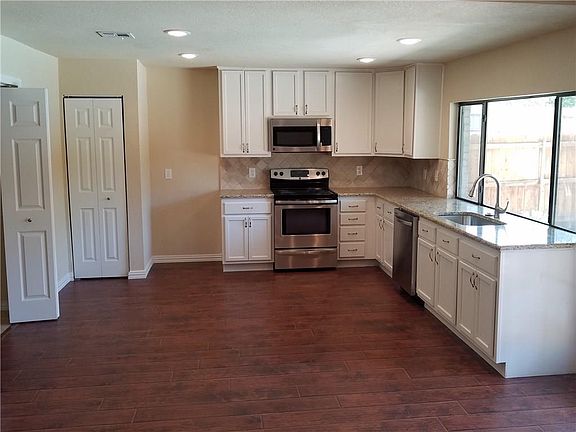 3rd image of 2906 Robin Hill Ln