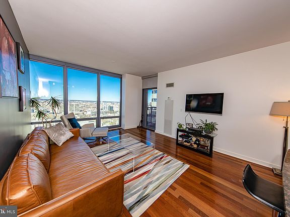 4th image of 2101 Market St Unit 3708