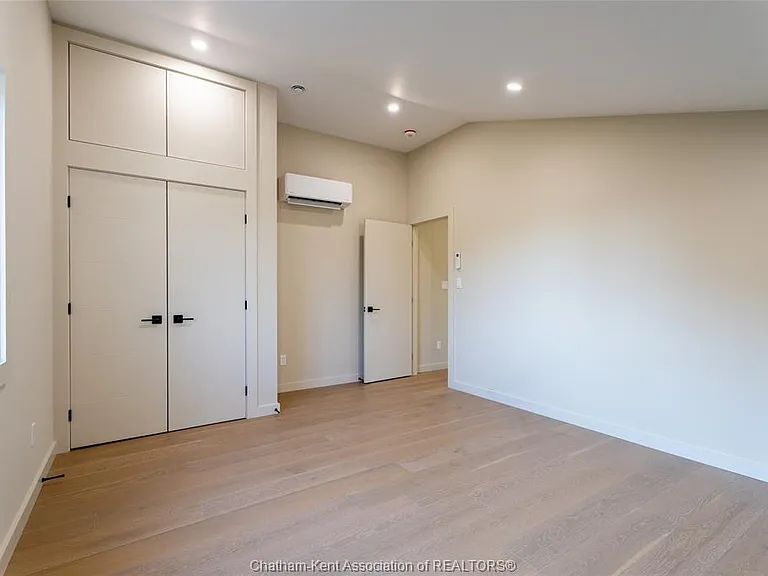 430 Indian Creek Rd W — Photo 32