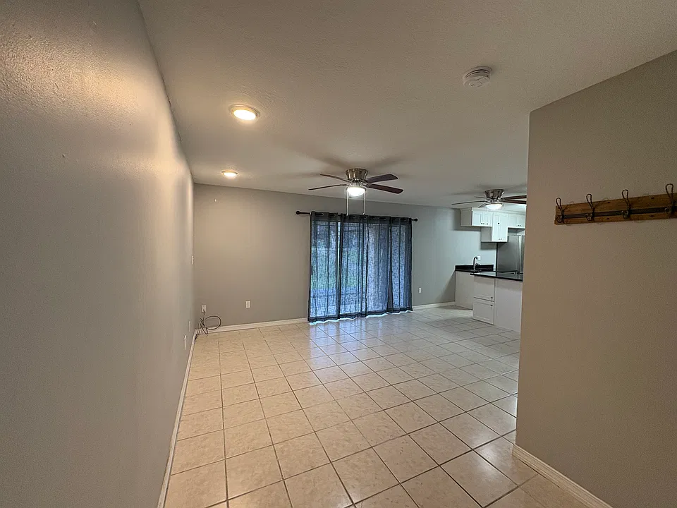 405 Marshall Ct NW #4