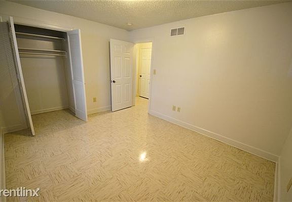 2855 Texas Ave B bedroom