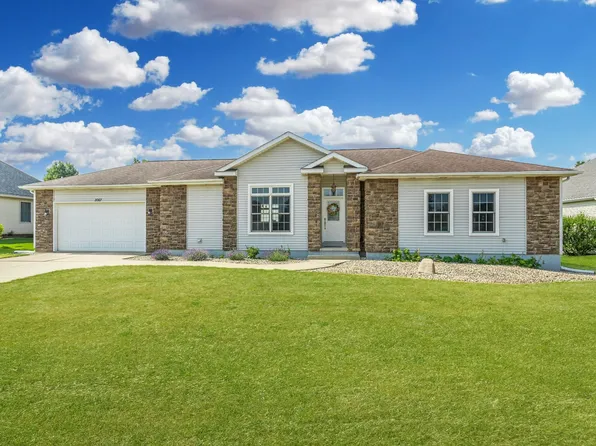 2067 E Barberry Dr, Warsaw, IN 46582