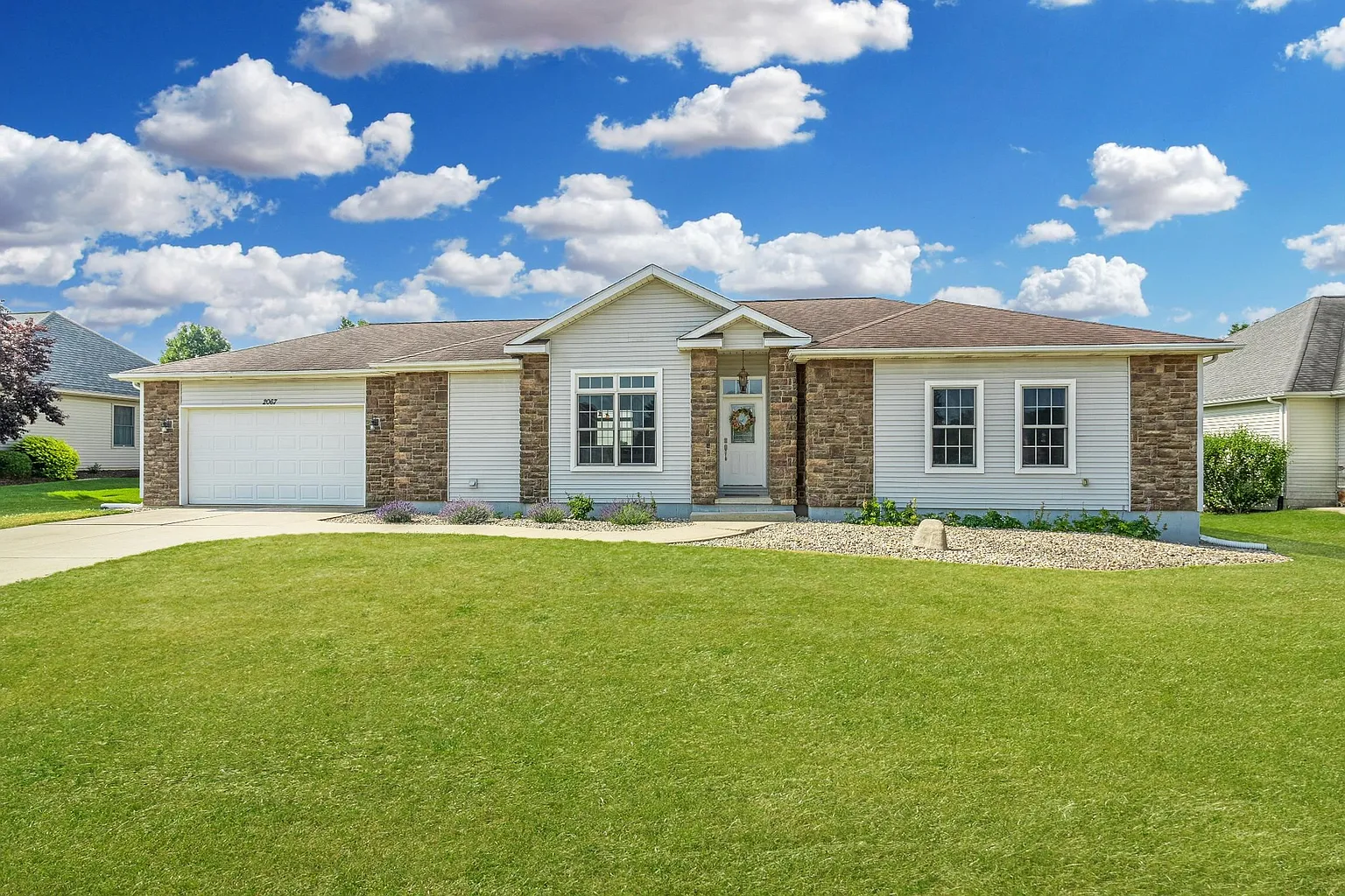 2067 E Barberry Dr photo 1