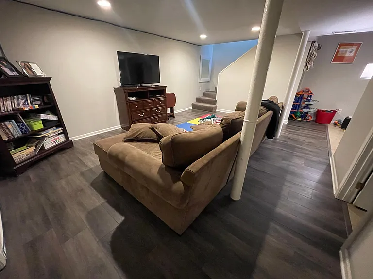 135 S Evergreen Ave — Photo 20