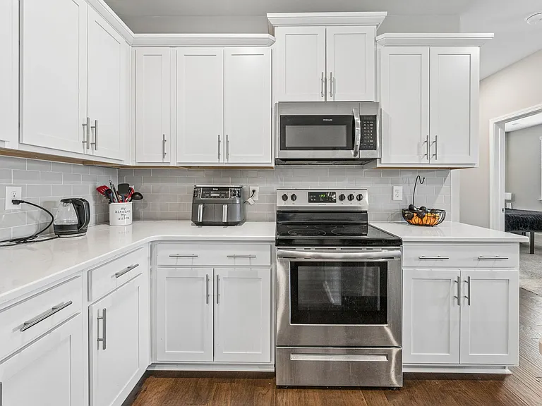 1801 Shadow Green Dr #304 — Photo 8