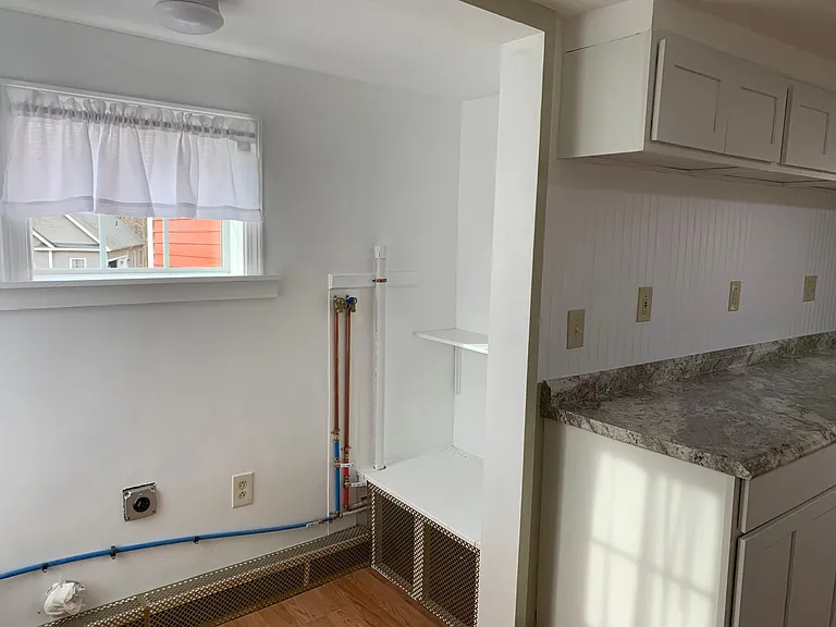 284 Lake St — Photo 5