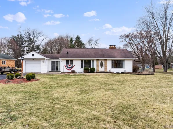 724 Nichols Rd, Auburn Hills, MI 48326