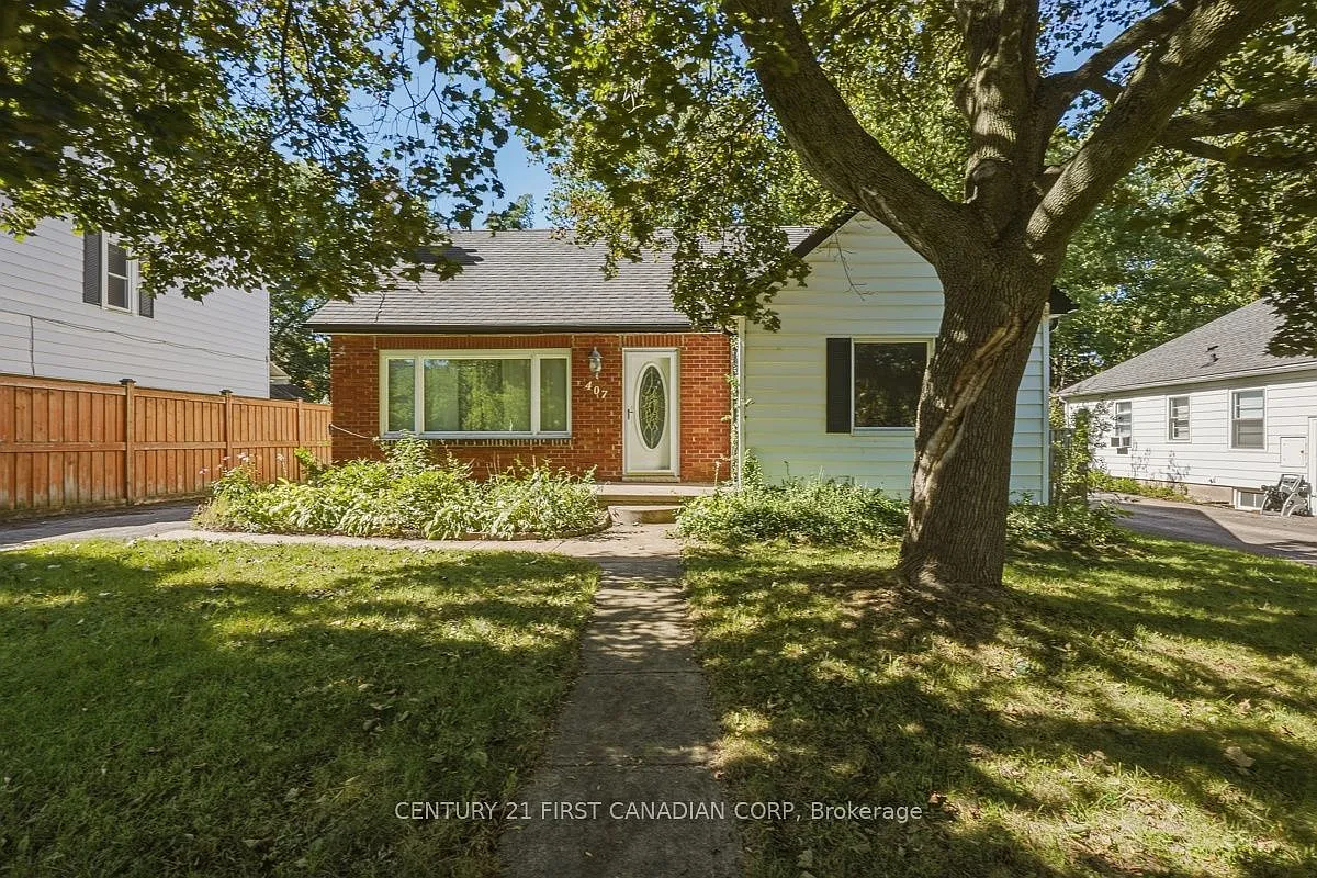 4 bed, $2,700 — Photo 1