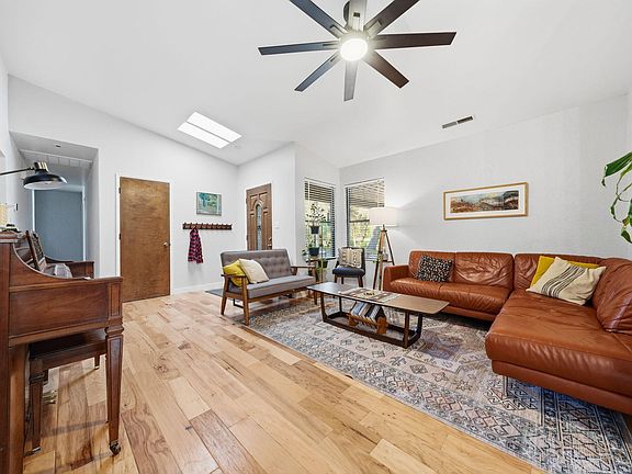 5th image of 6725 Park Ridge Dr