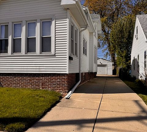 Drive Way / Garage