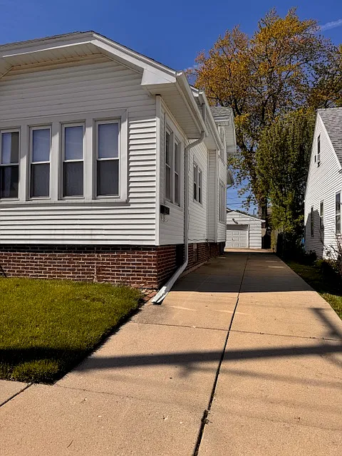 Drive Way / Garage - 2606 Olive St #1