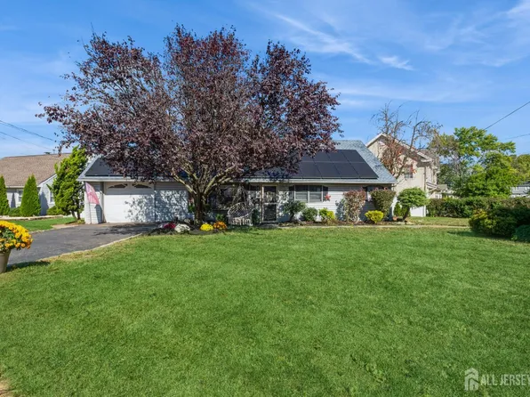 23 Colfax Rd, Edison, NJ 08817