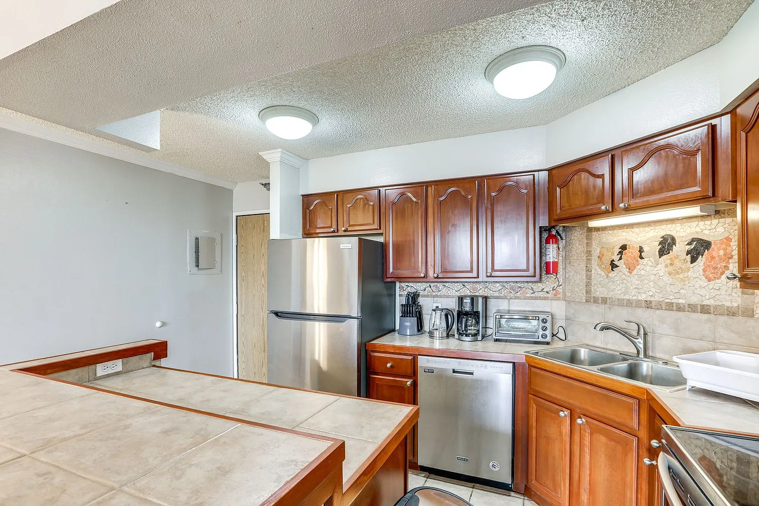 2 bed, 2.0 bath, 990 sqft, $3,612 — Photo 4