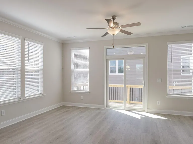 831 Westcott Ln — Photo 6