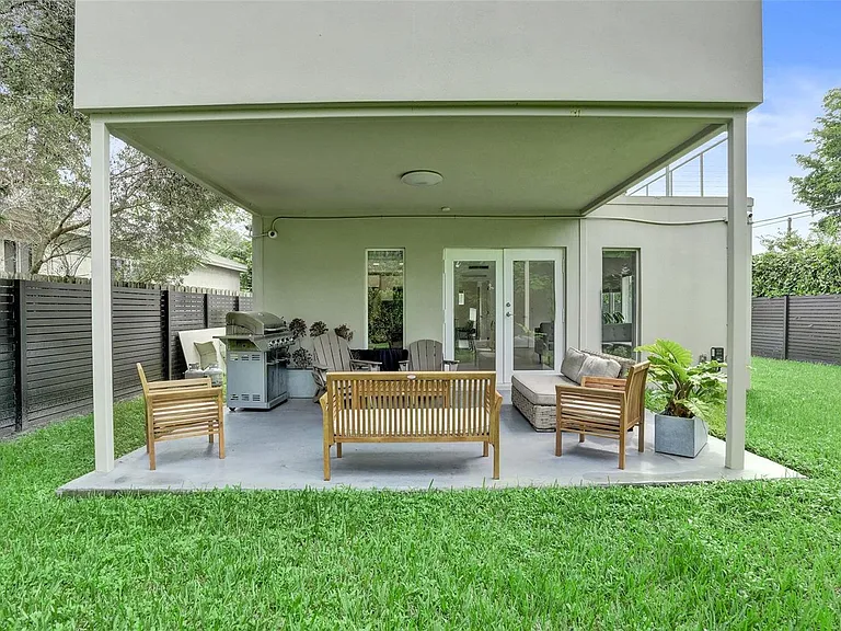 1601 NW 6th Ave — Photo 18