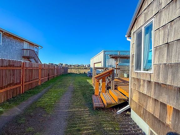 4th image of 35390 Rueppell Ave